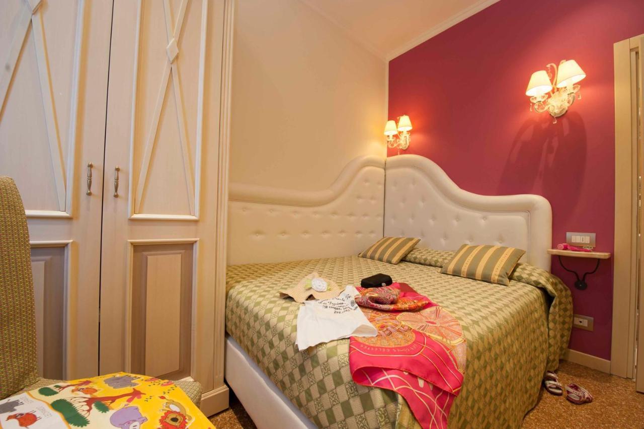 Hotel Astigiana & Appartamenti ヴァラッツェ エクステリア 写真