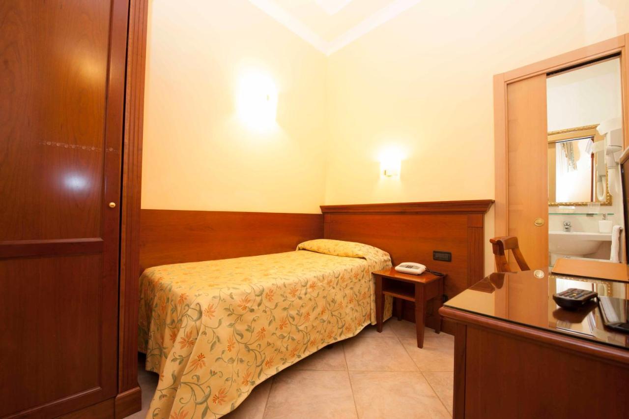 Hotel Astigiana & Appartamenti ヴァラッツェ エクステリア 写真