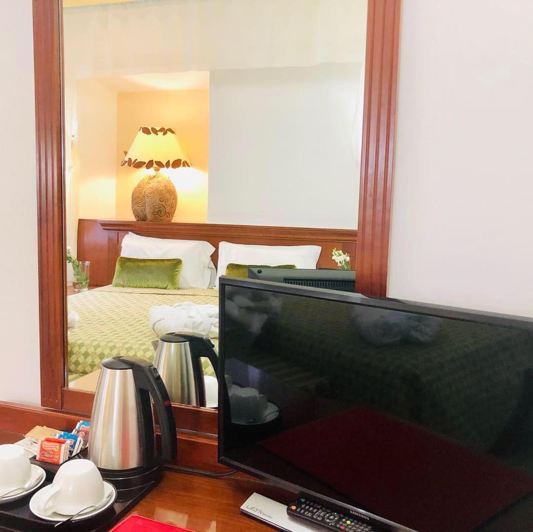 Hotel Astigiana & Appartamenti ヴァラッツェ エクステリア 写真