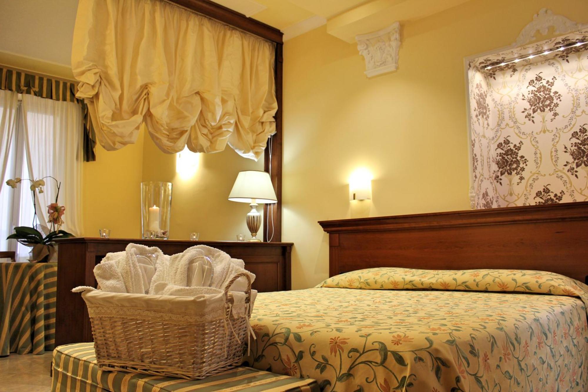 Hotel Astigiana & Appartamenti ヴァラッツェ 部屋 写真