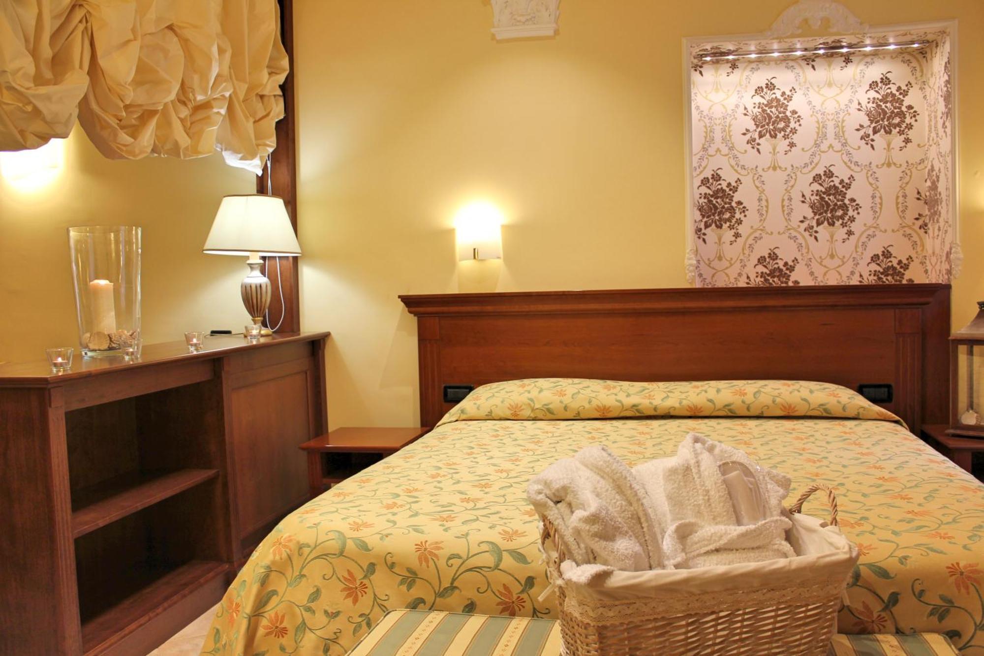 Hotel Astigiana & Appartamenti ヴァラッツェ 部屋 写真