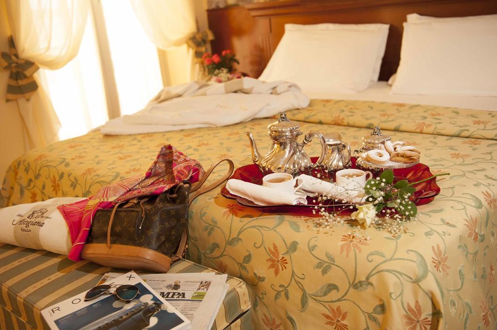 Hotel Astigiana & Appartamenti ヴァラッツェ エクステリア 写真