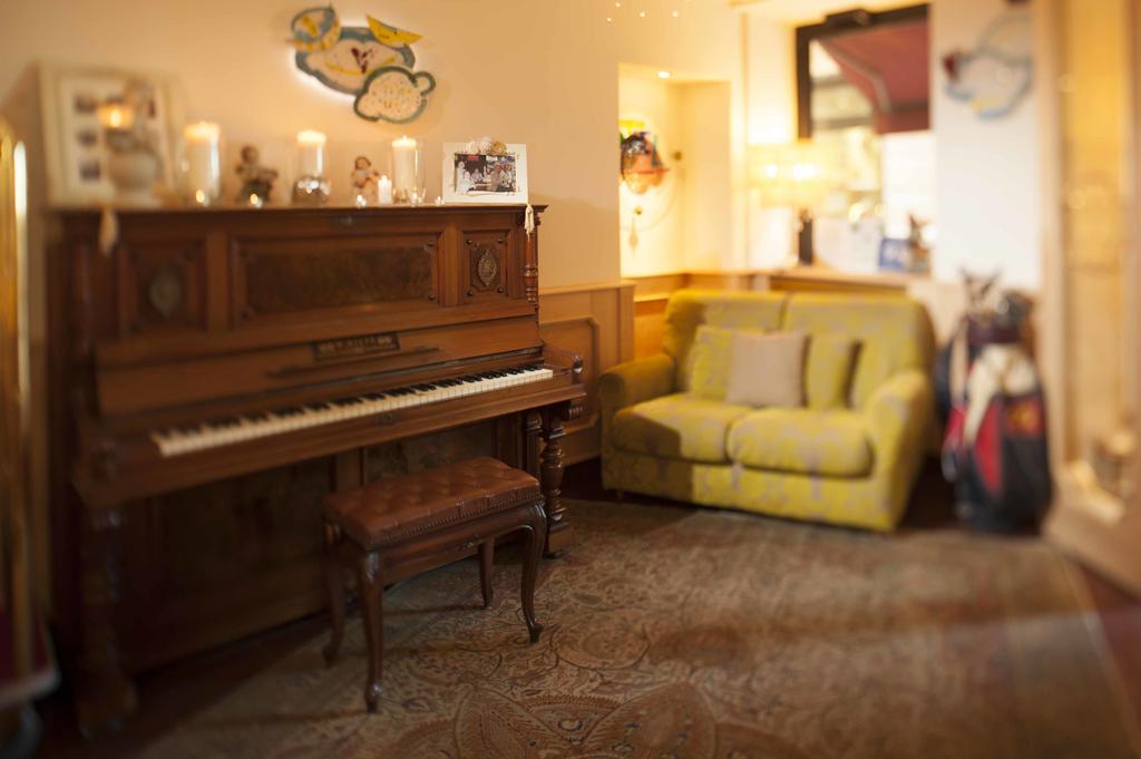 Hotel Astigiana & Appartamenti ヴァラッツェ エクステリア 写真