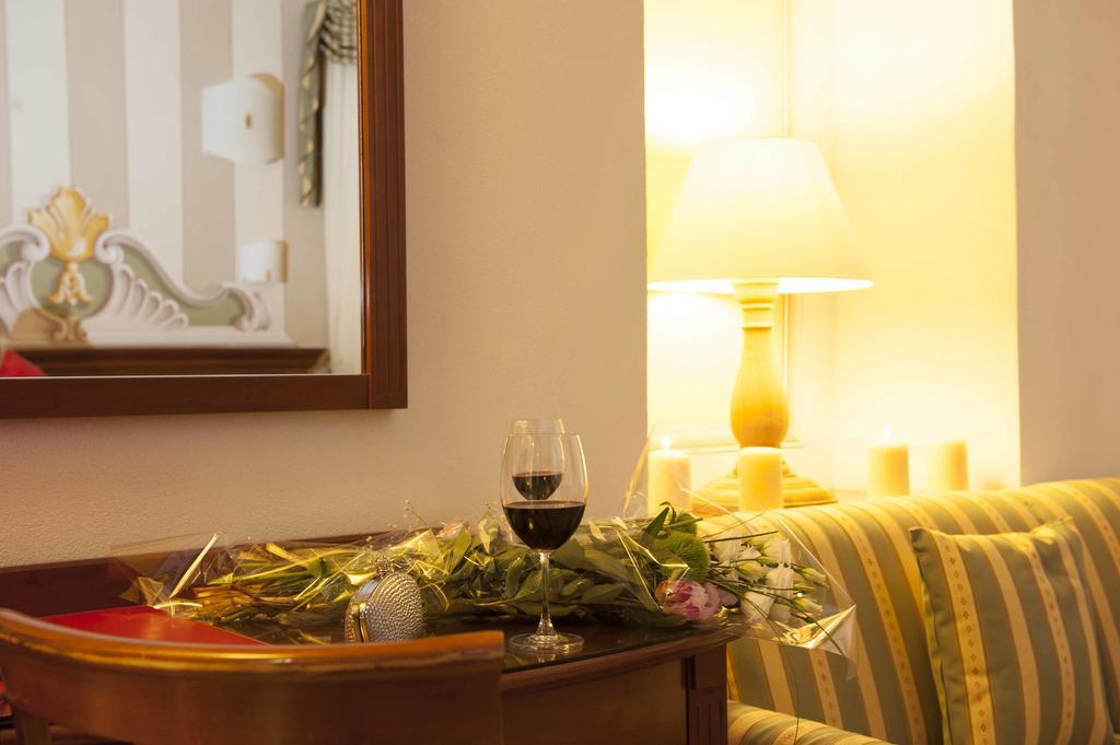 Hotel Astigiana & Appartamenti ヴァラッツェ エクステリア 写真