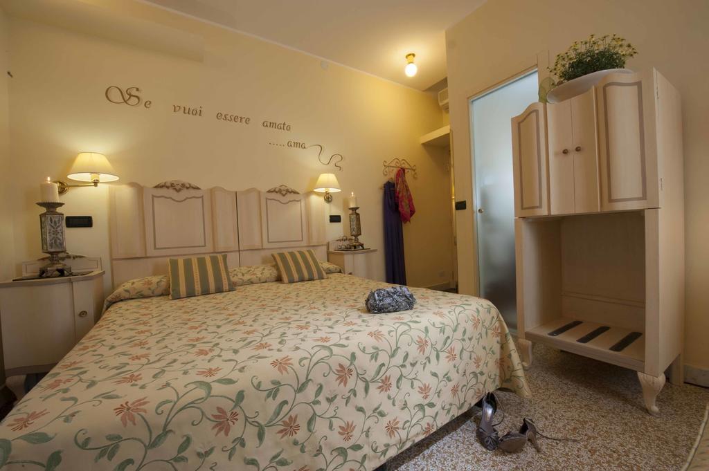 Hotel Astigiana & Appartamenti ヴァラッツェ エクステリア 写真